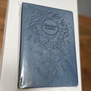 Passion Planner Daily, color: metallic Blue, Limited Edition NWOT